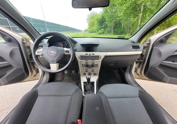 Opel Astra cena 12000 przebieg: 226138, rok produkcji 2007 z Łódź małe 137